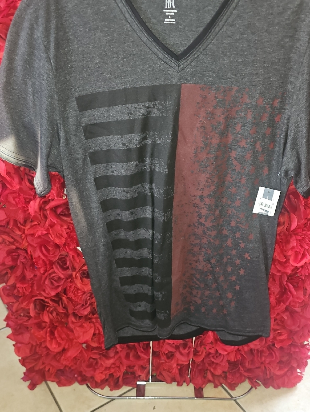 INC Men's Charcoal V-Neck Tee with Black/Red Flag Graphic Sz Large (Sun Damage)